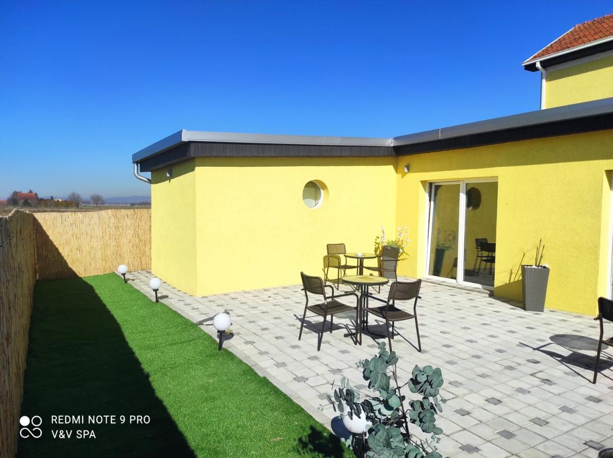V & V Villa Lalince Exterior foto